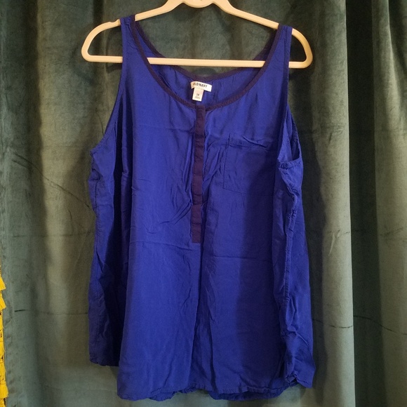 Old Navy Tops - 🎉HP🎉 💙 ON Royal Blue & Navy Contrast Neck Tank Top 💙